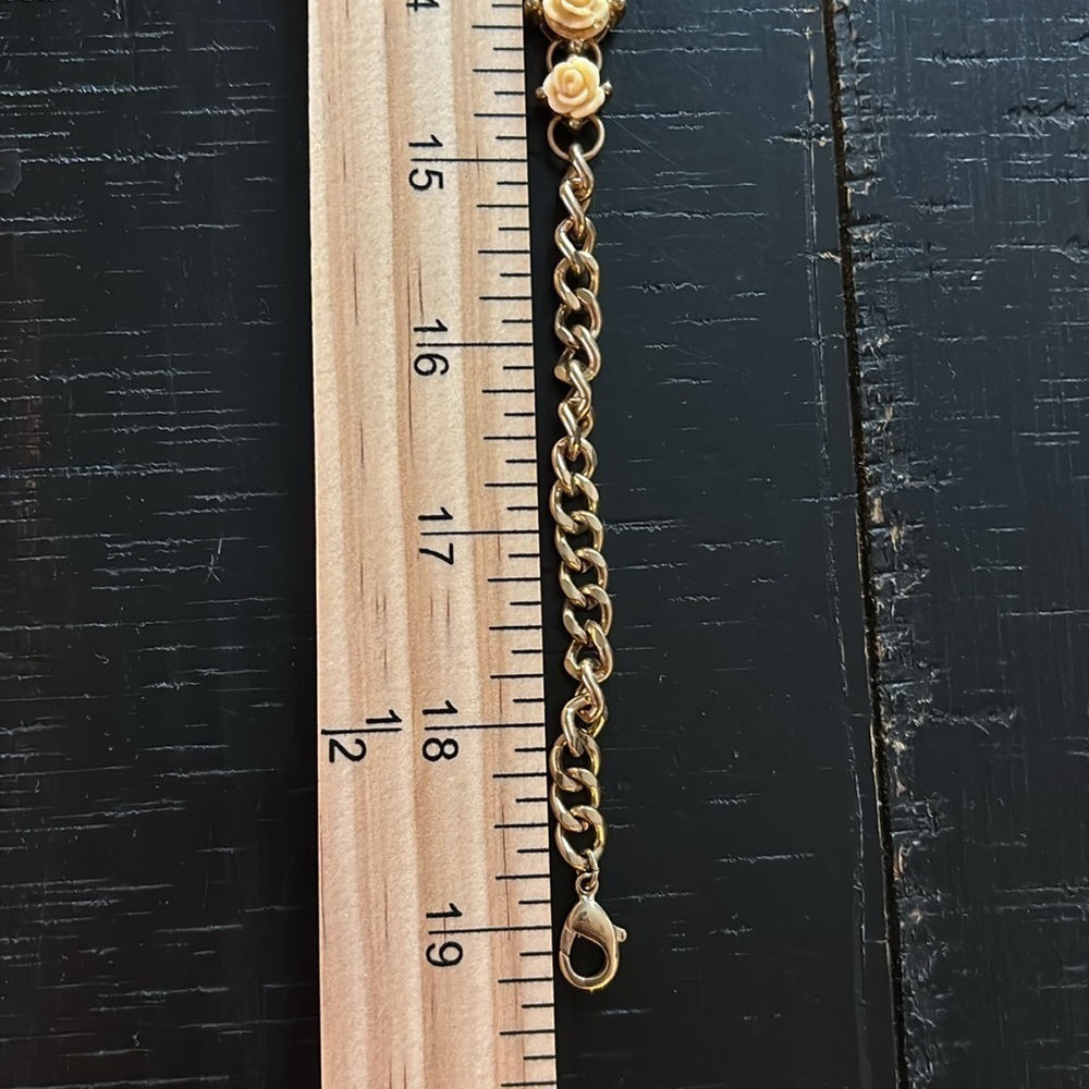 Vintage Carved Roses Elegant Gold Tone Rose Necklace​ - Picture 7 of 7